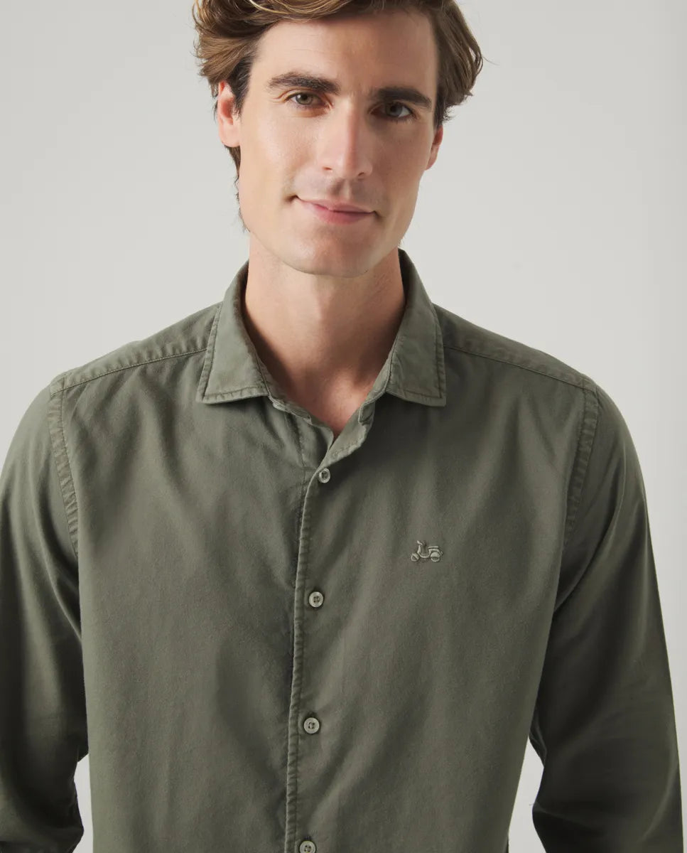 Camisa oxford tintada khaki | SCOTTA