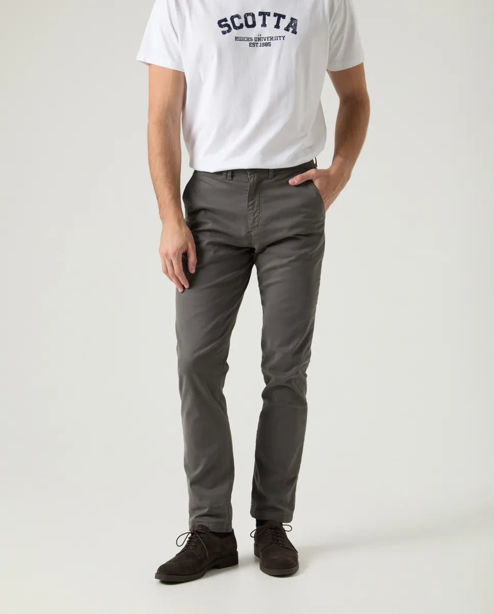 Pantalón Steve Chino Regular Gris | SCOTTA