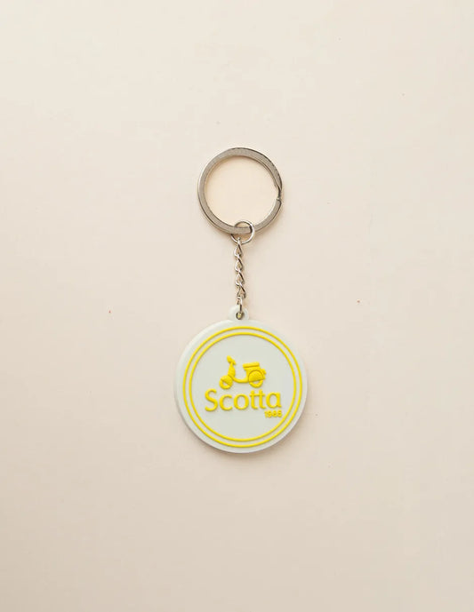 Llavero engomado logo amarillo | SCOTTA
